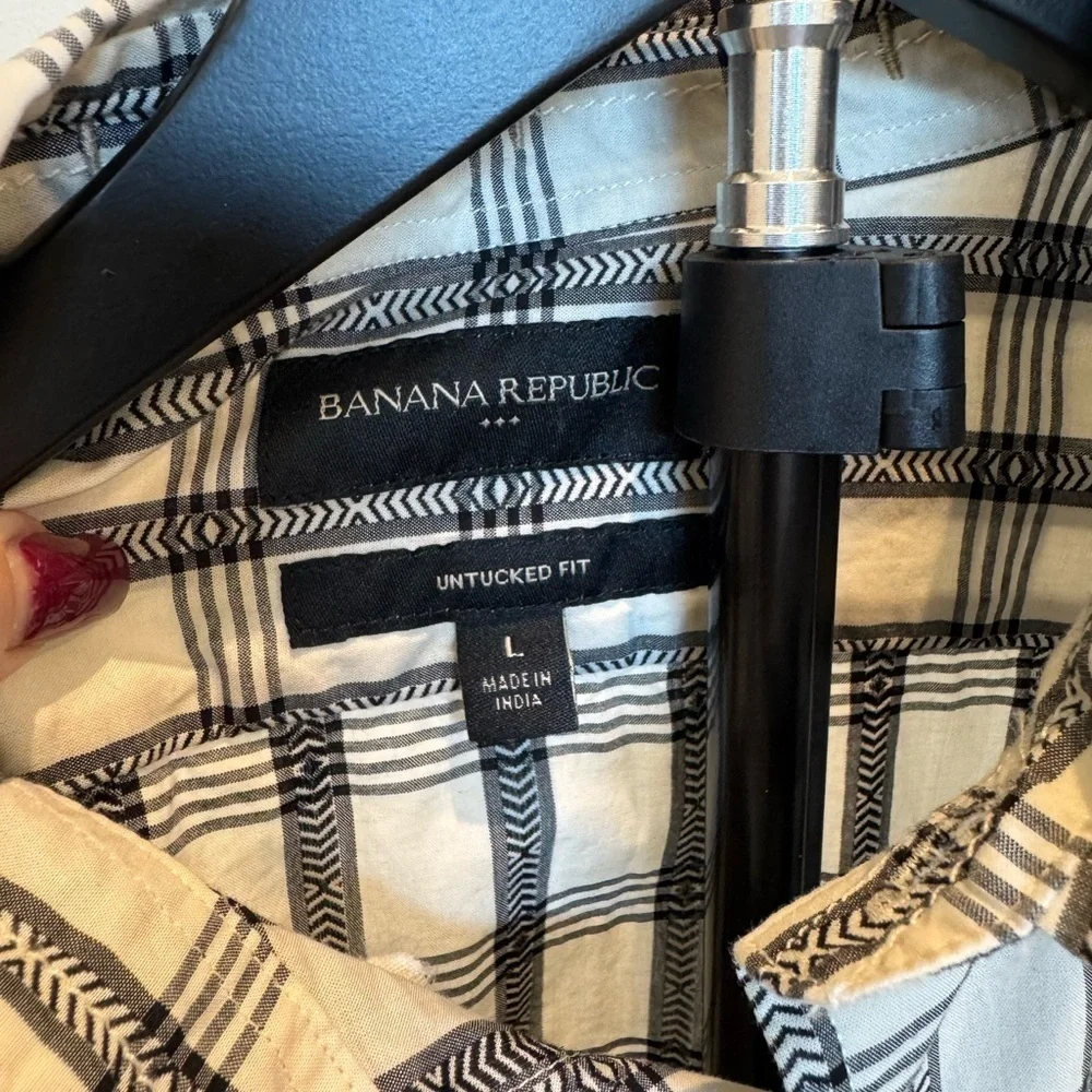 Banana Republic Men's Gray and White Checkered Shirt